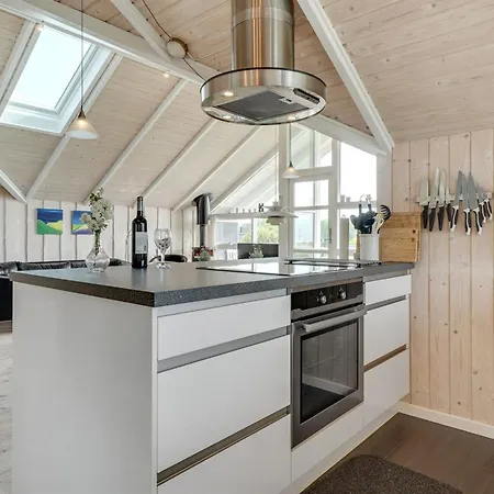 Annvy - 200m From The Sea By Interhome Feriehus